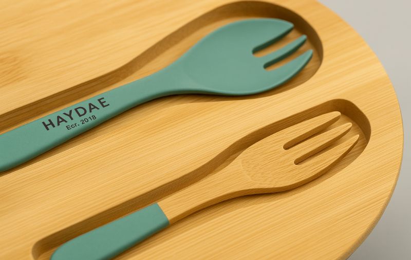 Close up Bamboo Servers in Lid